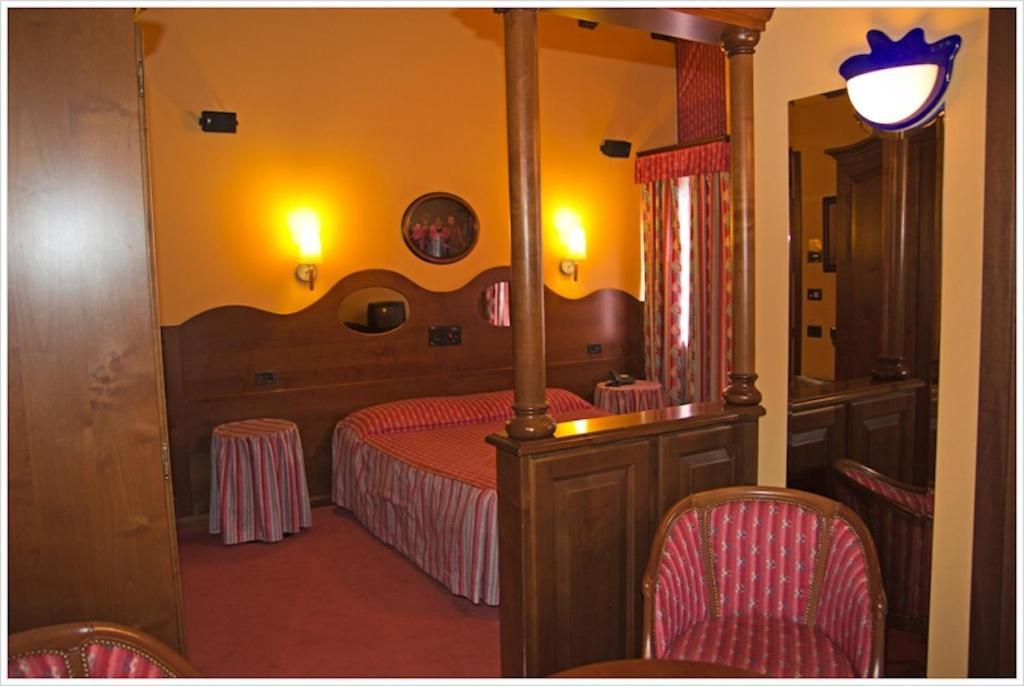 Hotel California Чамполук Екстериор снимка