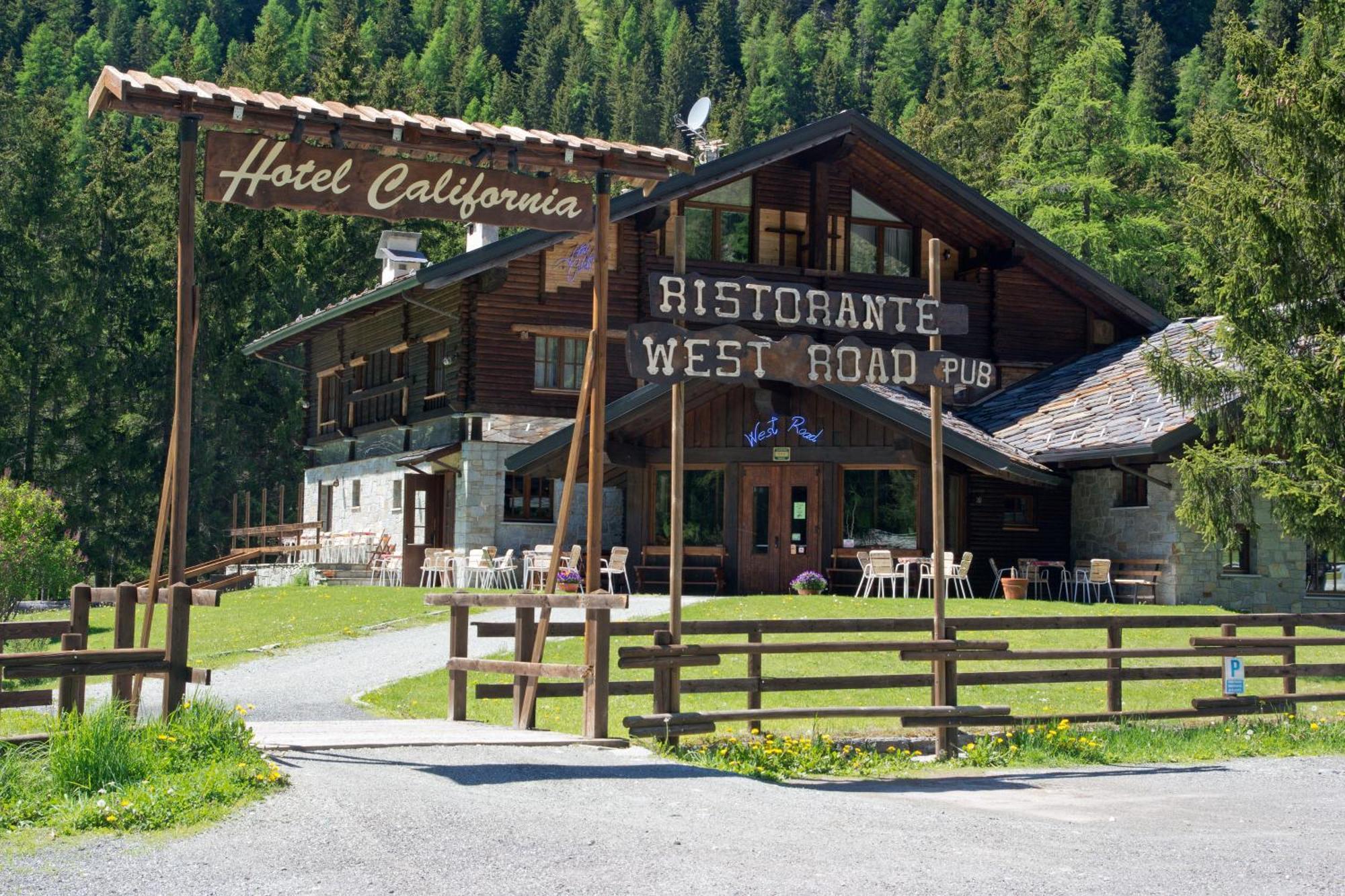 Hotel California Чамполук Екстериор снимка